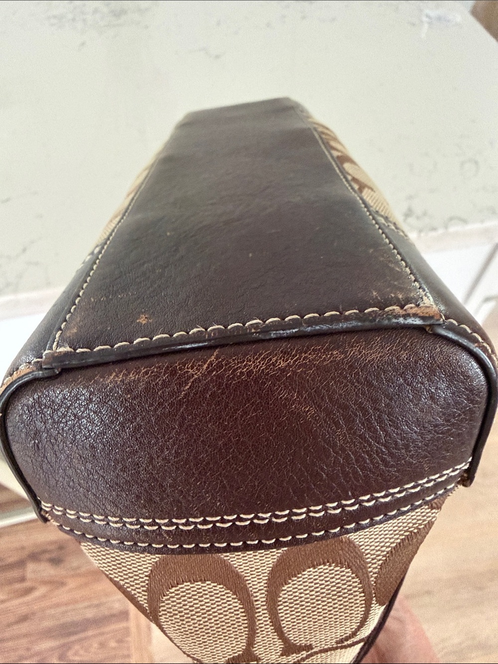 Vintage Coach Y2K Hampton Monogram Signature Canvas Crossbody Bag in beige/Brown - Picture 5 of 9